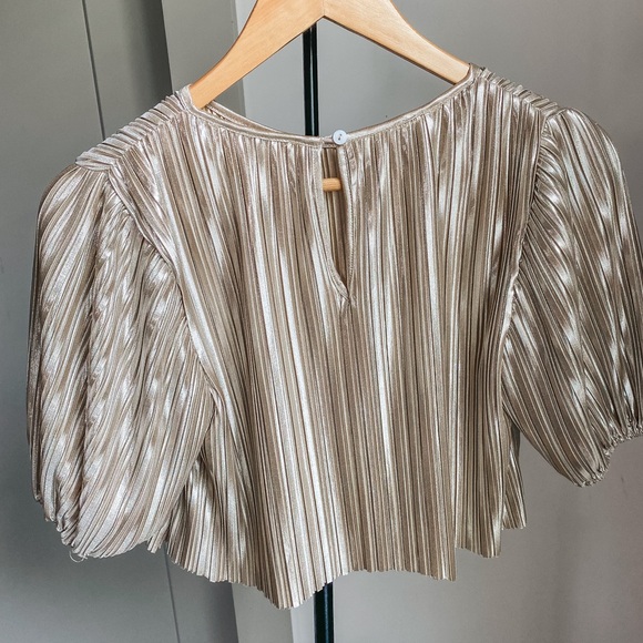 Mi Ami Gold Metallic Crop Top - Picture 3 of 3